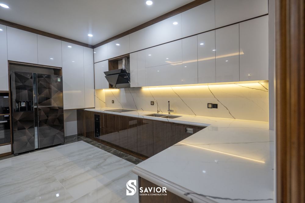 4 mẫu biệt thự gỗ óc chó SANG TRỌNG xứng đáng tham khảo nhất 13 Chất liệu gỗ công nghiệp phủ Acrylic bóng gương