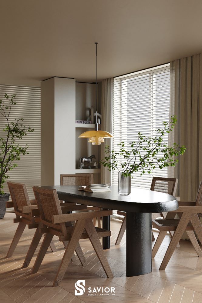 Không gian bàn ăn đặt bên cạnh ô cửa sổ thông thoáng