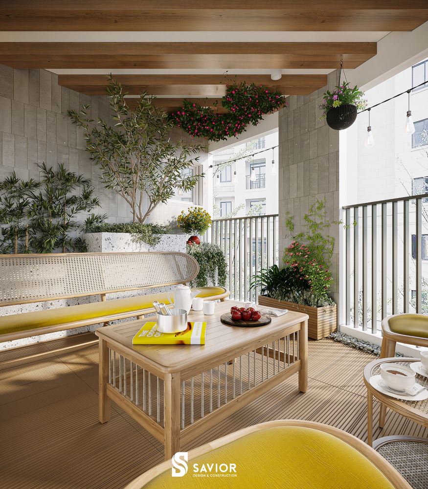 Căn hộ có khu vực logia rộng lớn, bày biện bàn trà thư giãn