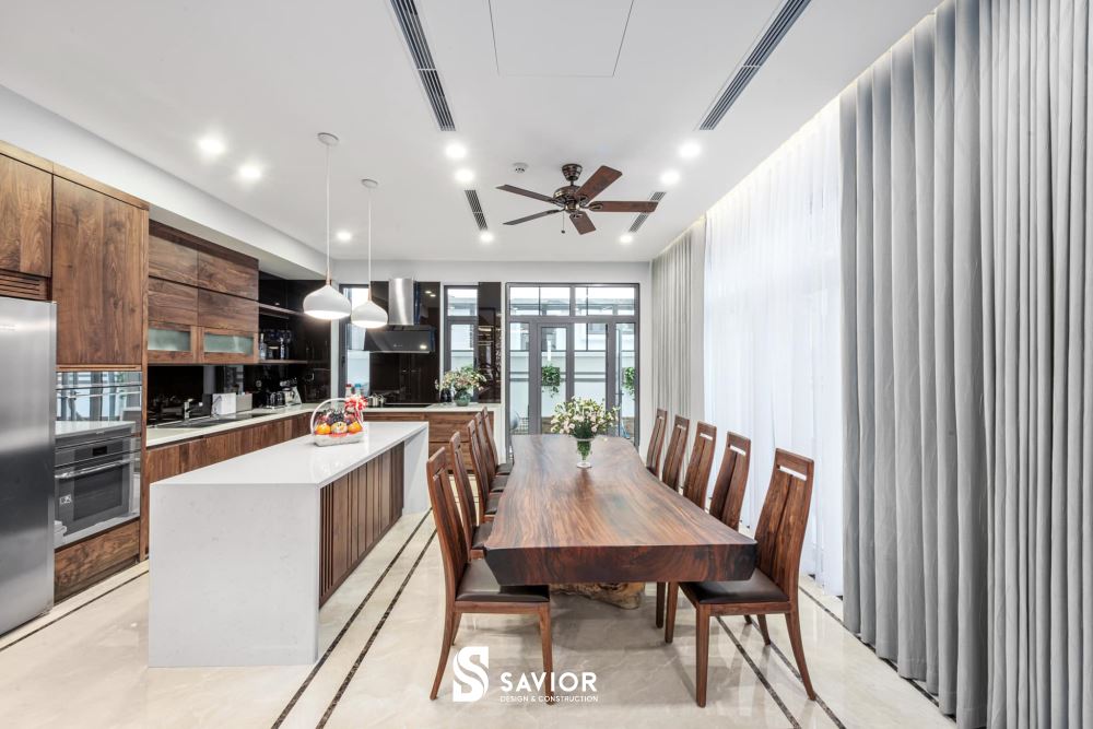 Không nên để các sản phẩm nội thất gỗ óc chó tiếp xúc trực tiếp với ánh nắng mặt trời