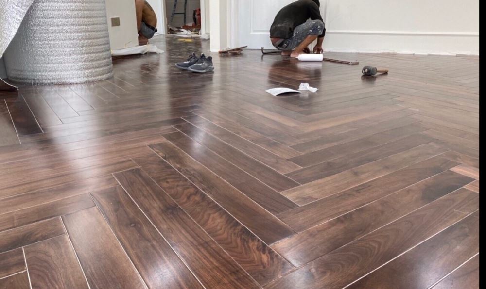 9 kiểu lát sàn gỗ óc chó đẹp và báo giá mới nhất 2024 2 Sàn gỗ óc chó sang trọng cho các không gian sống